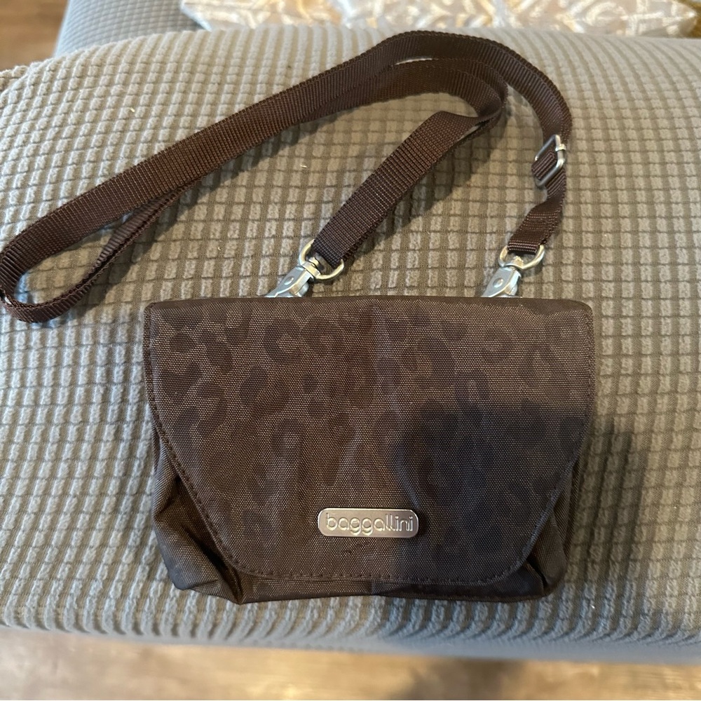 Baggallini Animal Cheetah Leopard Print Brown Nylon Crossbody Bag Travel Purse!!